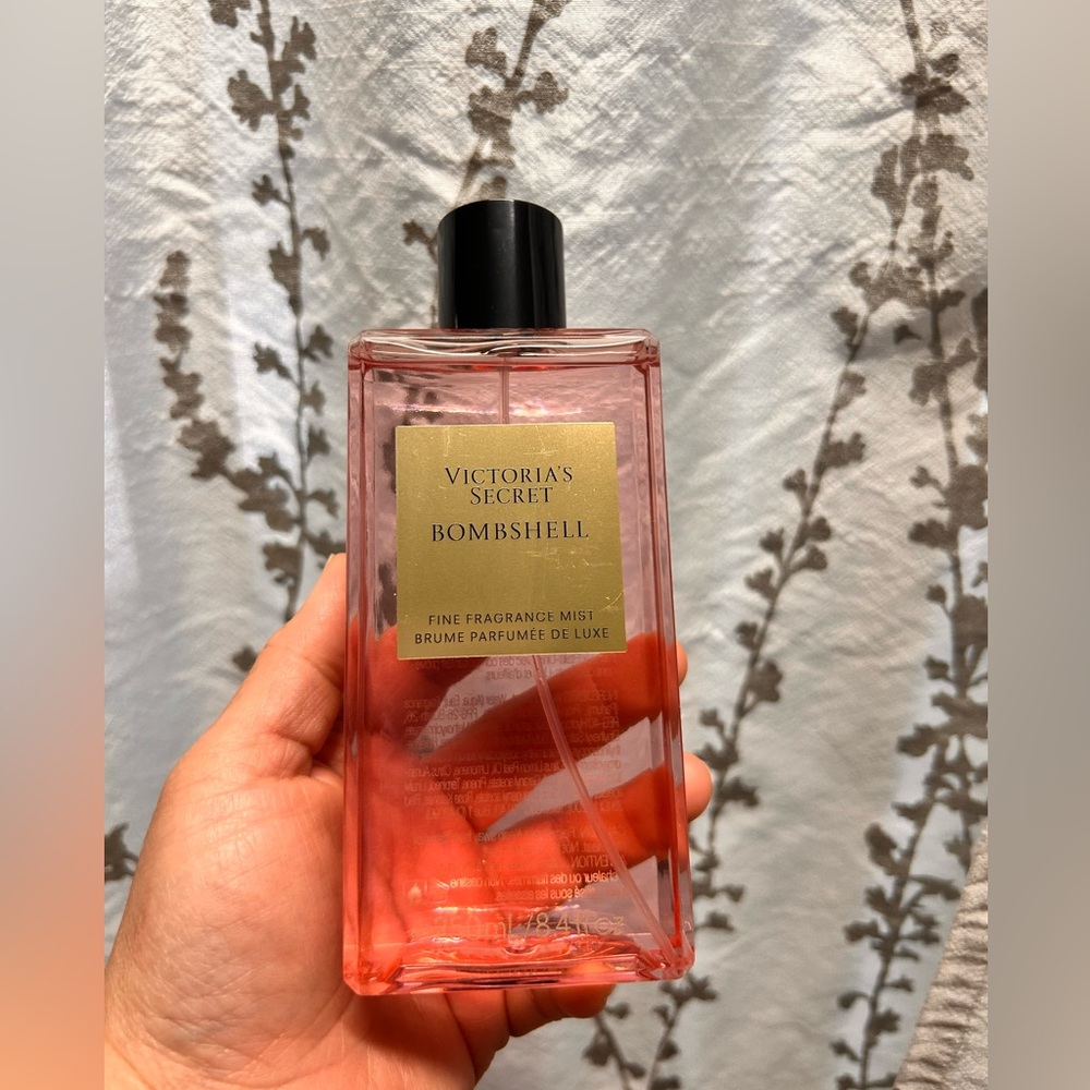 Victoria's Secret Bombshell Mist‎ NWT